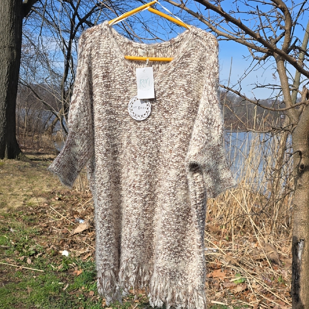 Umgee Cream and Beige Speckled Knit Fringe Tunic